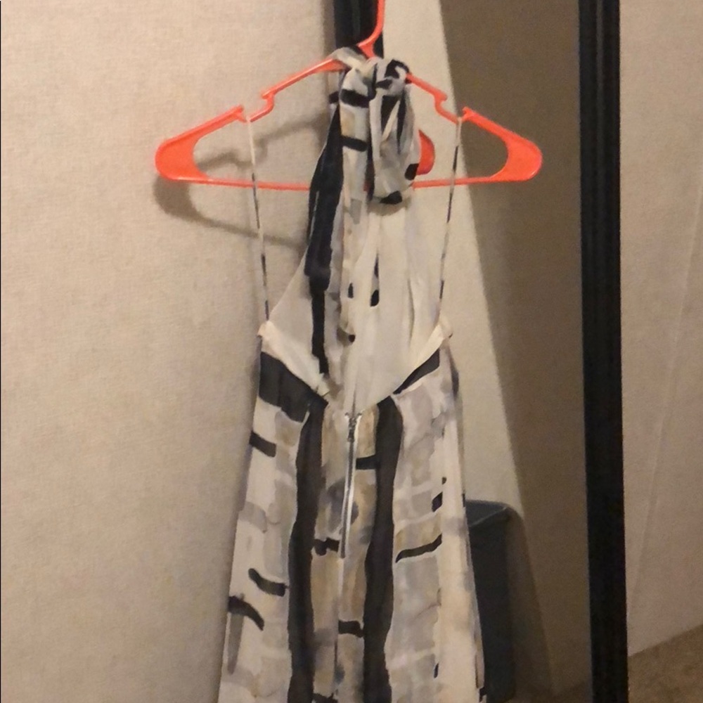 Alice and Olivia Silk halter dress with a side slit size small but stretchy - Picture 6 of 12